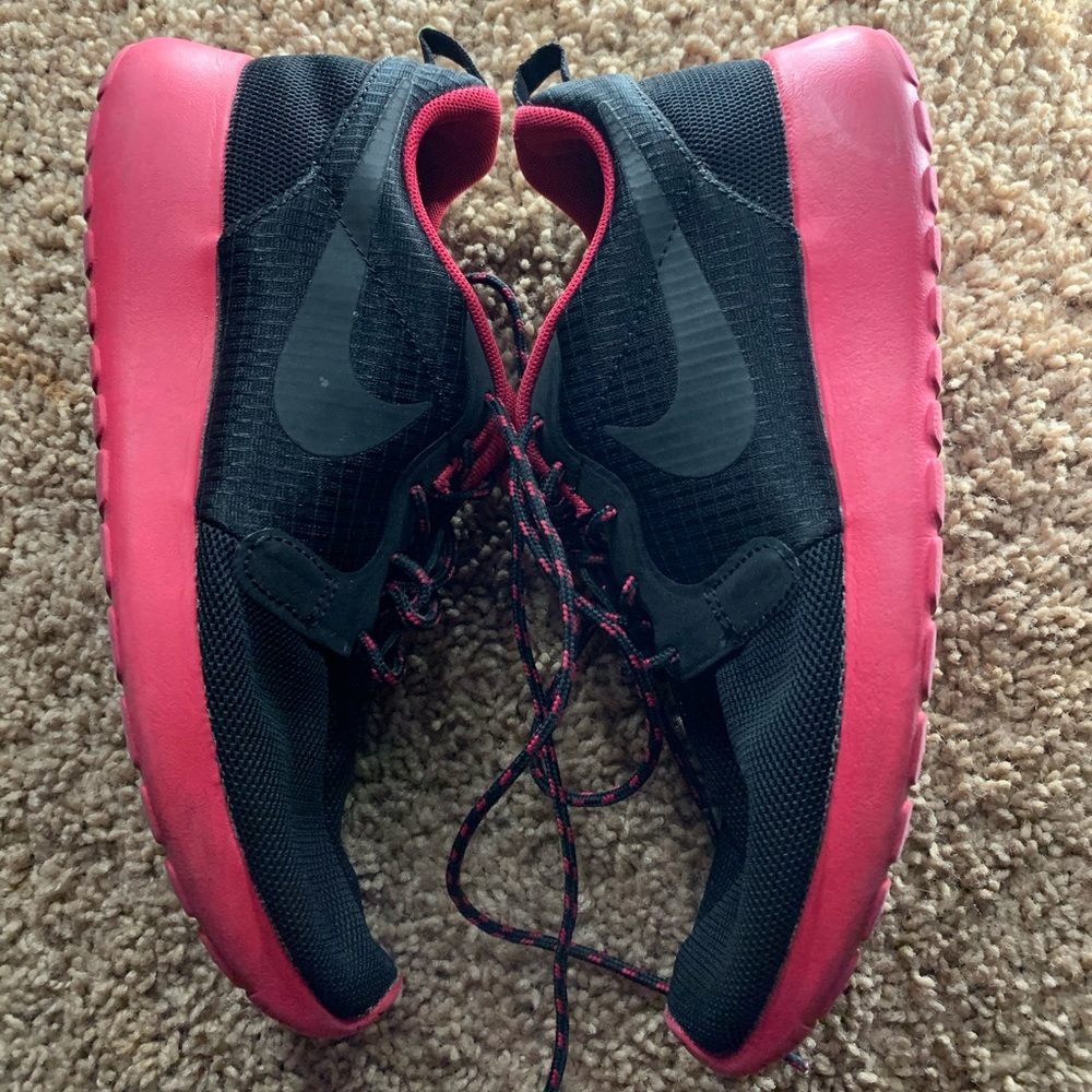 Black and Pink Nike Roshe